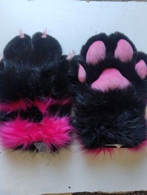 Faux Fur Black and Hot Pink Paw Gloves - Unbranded